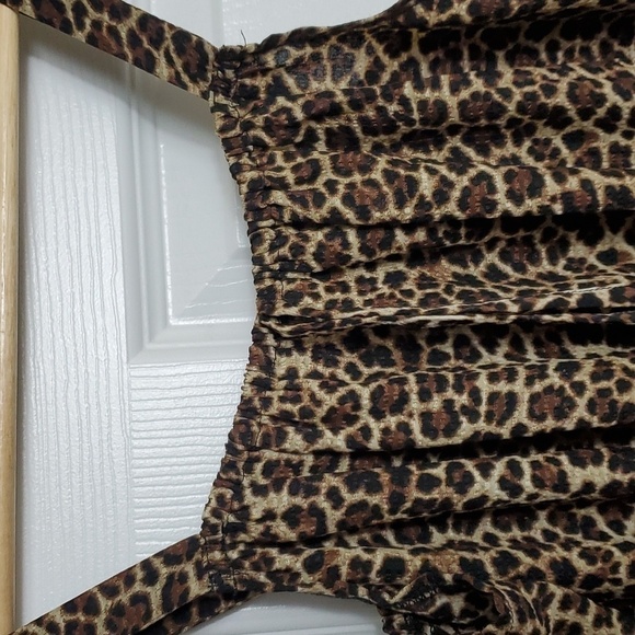 Suzy Shier Cheeter Print Cropped Cami Top with Ruched Back and ruffled hem - Picture 3 of 13